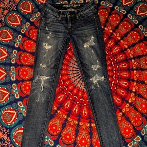 American Eagle Ripped Skinny Jegging Size 2
